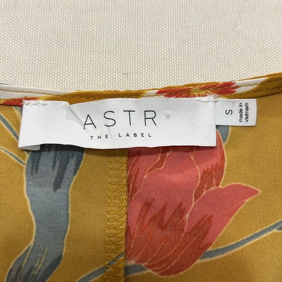 ASTR THE LABEL - Picture 3 of 4